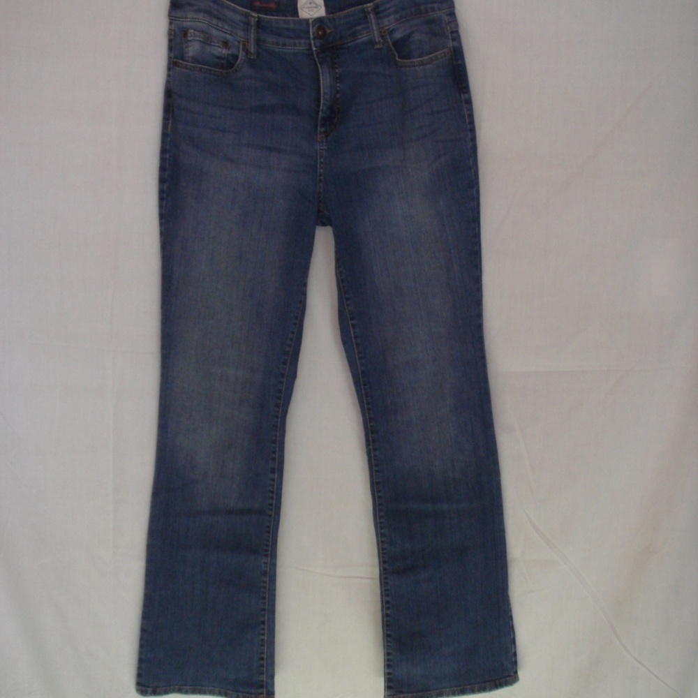ST. JOHN BAY BOOTLEG CUT BLUE JEANS Size 14